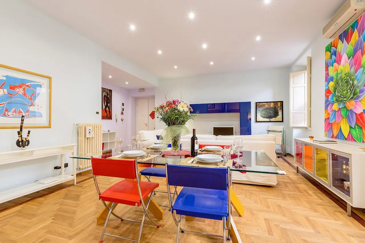 Cesi Large Apartment In Prati ローマ