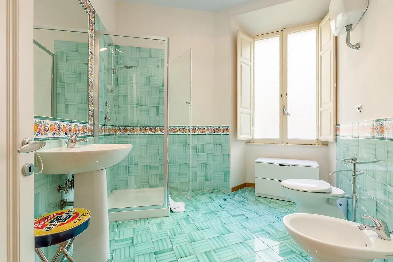 Cesi Large Apartment In Prati ローマ イタリア